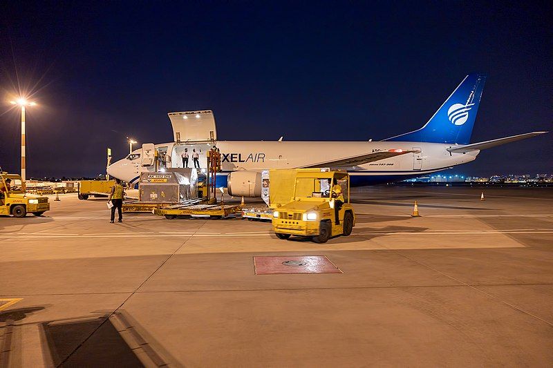 File:Texel Air B737-300F.jpg