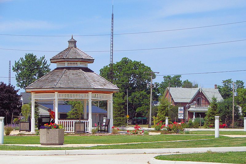 File:Thedford ON.JPG