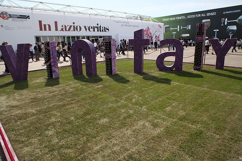 File:Vinitaly 2011 sign.jpg