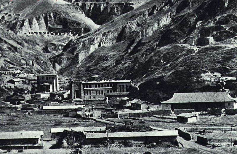 File:1967-10 陕北杨家岭.jpg