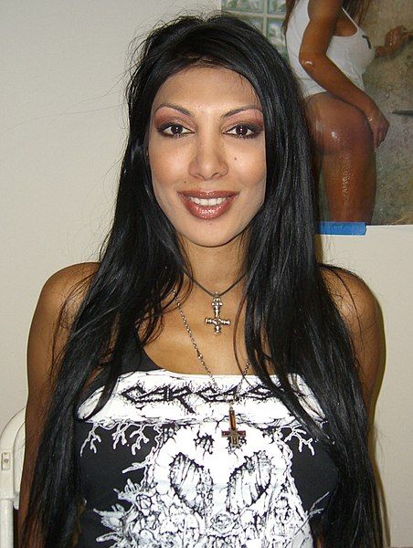 File:6.8.08JasminStClaire1ByLuigiNovi.jpg