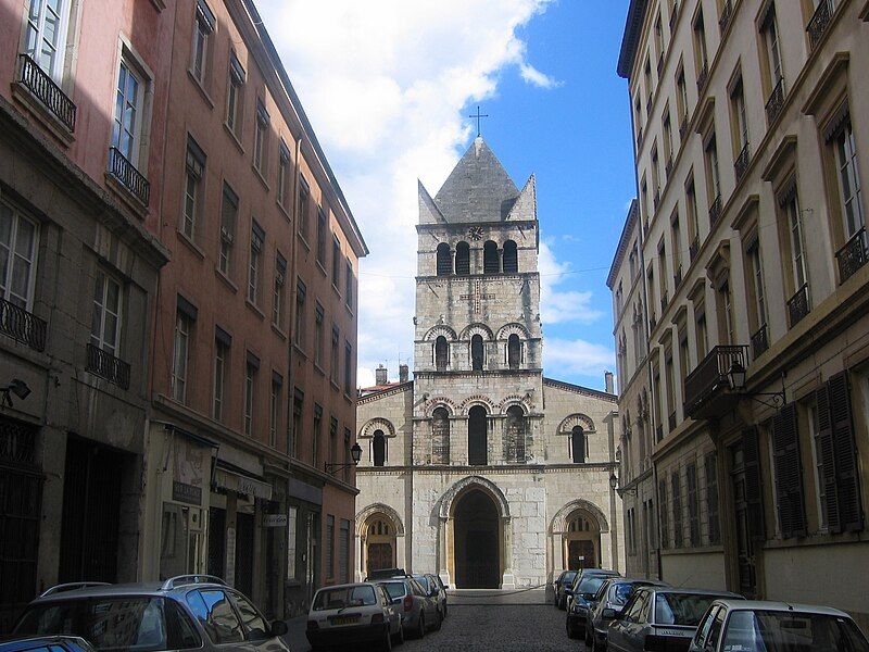 File:Abbaye ainay Lyon.jpg