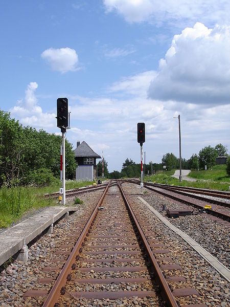 File:Bahnhof Altenberg1.jpg