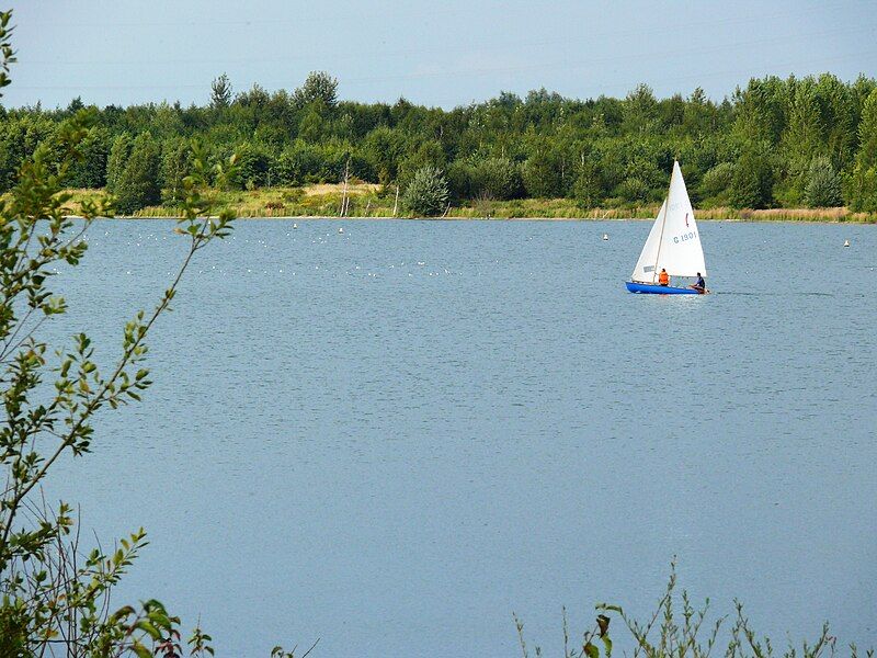 File:Blausteinsee Segler.JPG