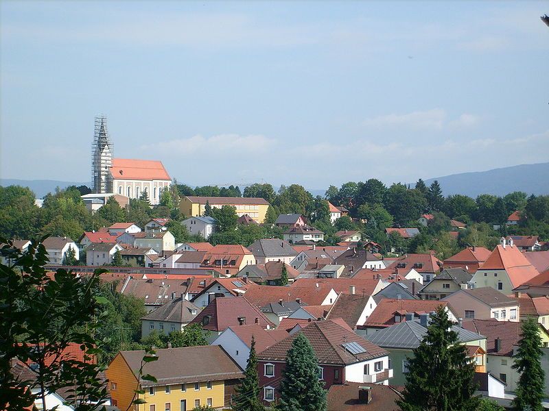 File:Blick auf Hengersberg.jpg