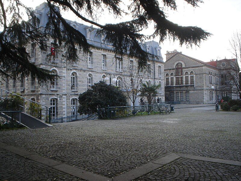 File:Bogazici1stMensDorm.JPG