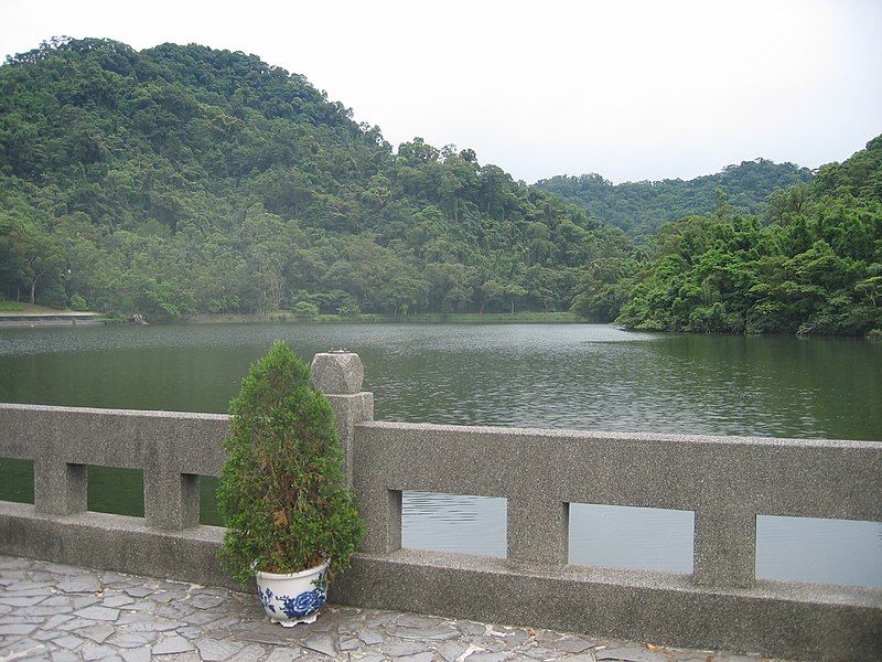 File:Cihu lakeside.JPG