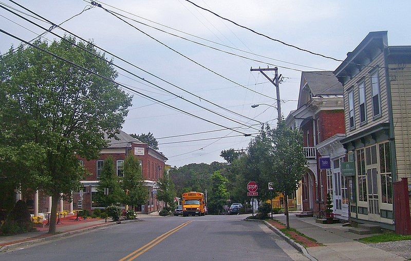 File:Downtown Tivoli, NY.jpg