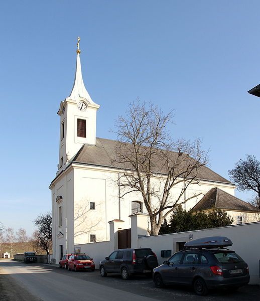 File:Haselbach - Kirche.JPG