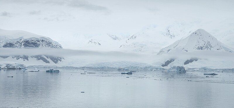 File:Leonardo Glacier, Antarctica.jpg