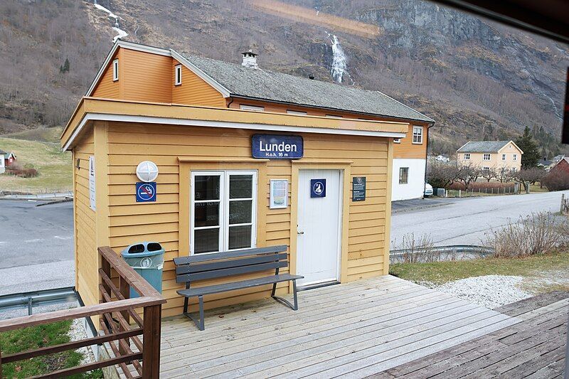 File:Lunden Station.jpg