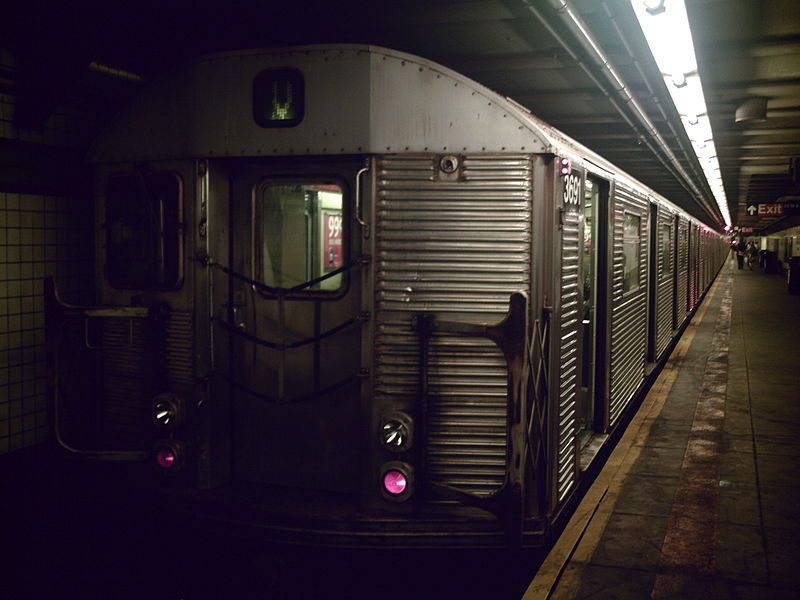 File:R32 V train.JPG