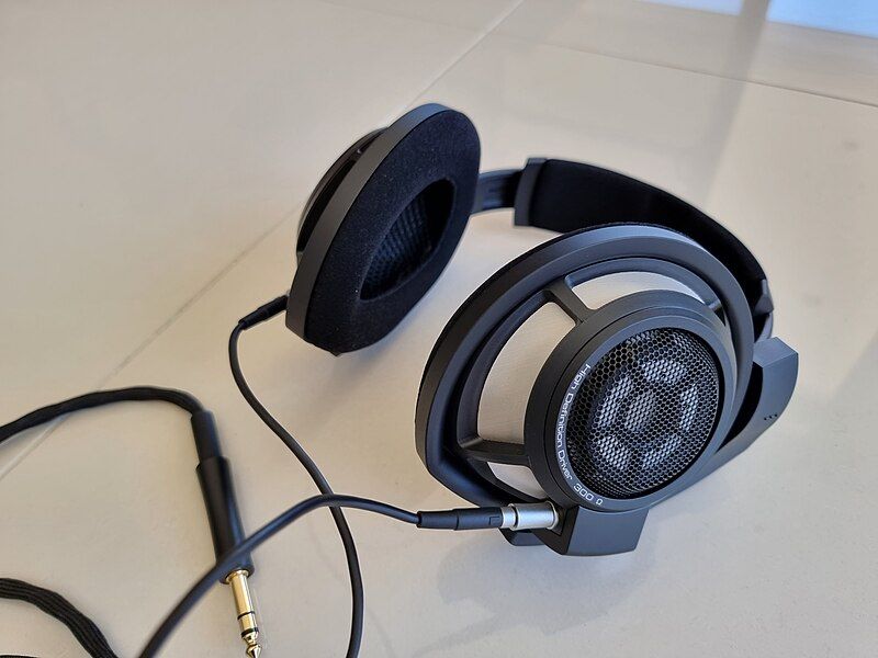 File:Sennheiser HD800S.jpg