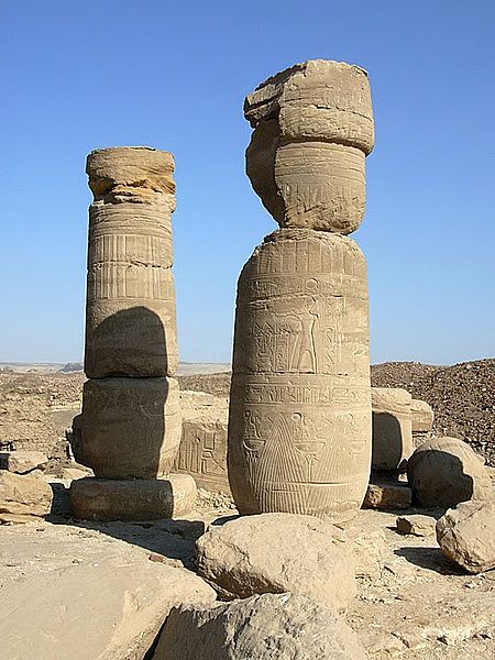 File:SheikhAbadaTempleR3Columns.jpg