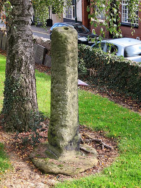 File:StMarysChurchAnsteyCrossShaft.jpg