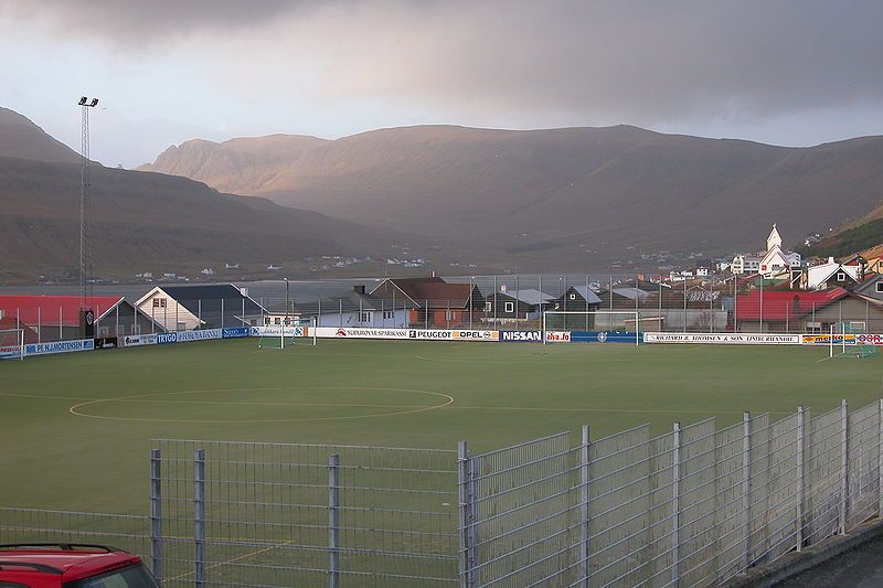 File:Stadion Tvøroyri.jpg