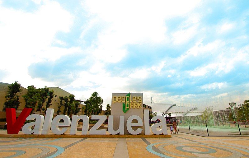 File:Valenzuela People's park.jpg