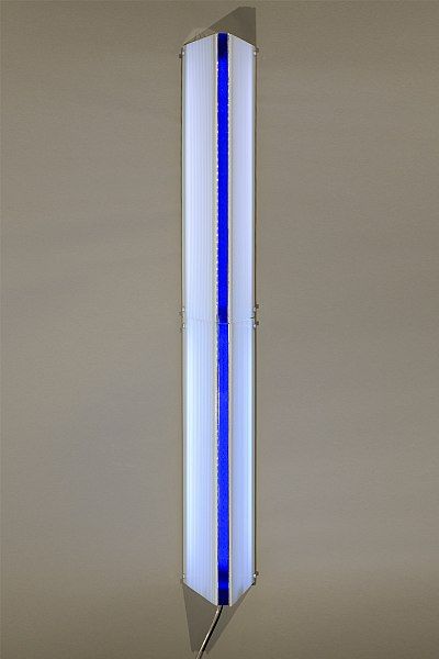 File:Vertical opal Glass.jpg