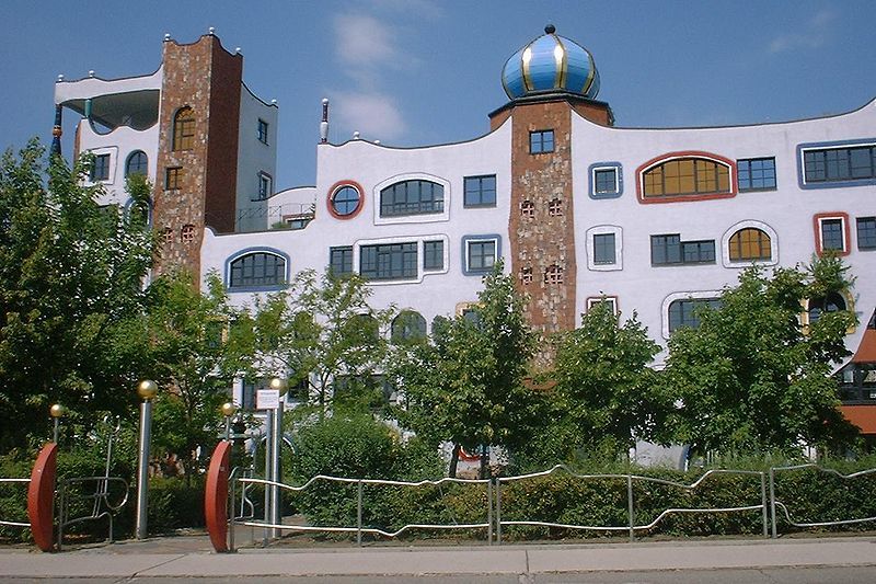 File:Wittenberg Hundertwasserschule.jpg