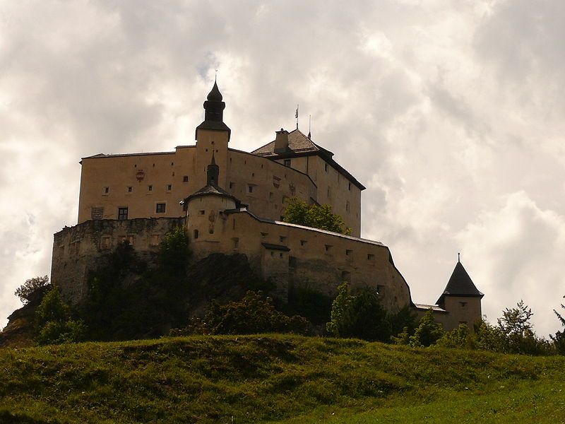 File:Castello Tarasp.JPG