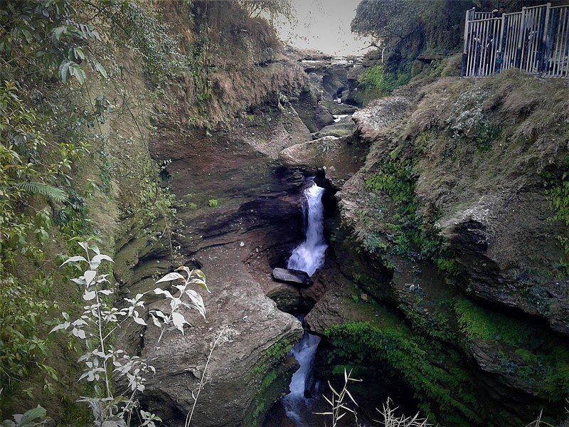 File:Davis Falls-Pokhara 02.jpg