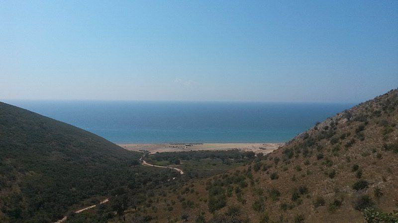 File:Gianiskari beach.jpg