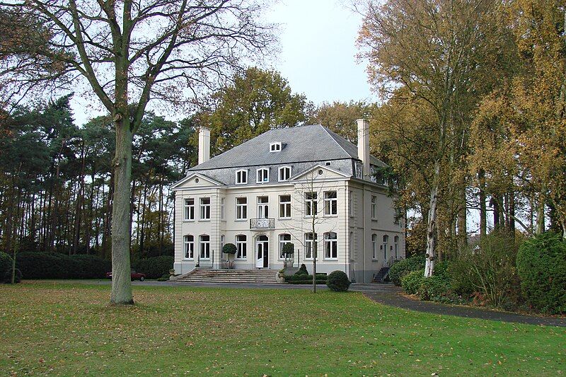 File:Kasteel Santa Maria.JPG