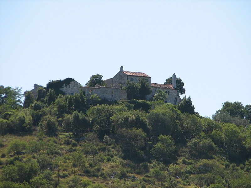 File:Kastel (Buje).jpg