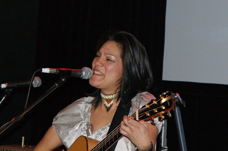 File:Kathia Rock chante.jpg