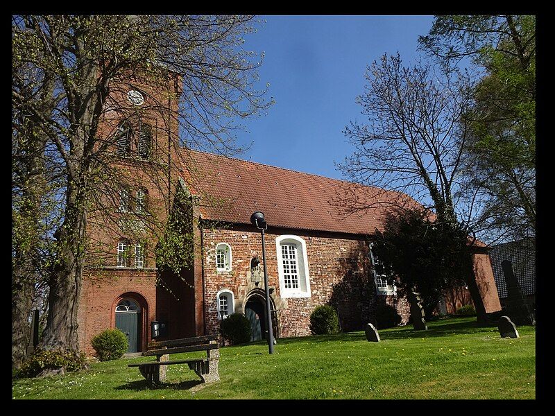 File:Kirche Dedesdorf.jpg