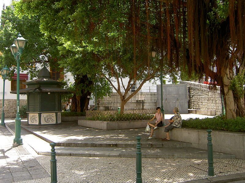 File:Lilau Square.jpg