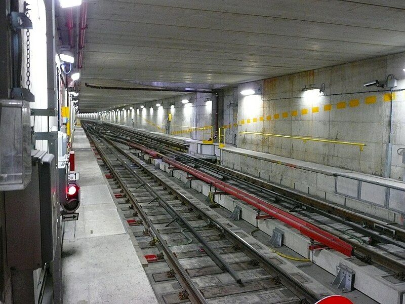 File:Milan-Metro-Line1-4rail-track.jpg