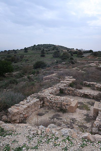 File:Ruins of Yarmuth.jpg