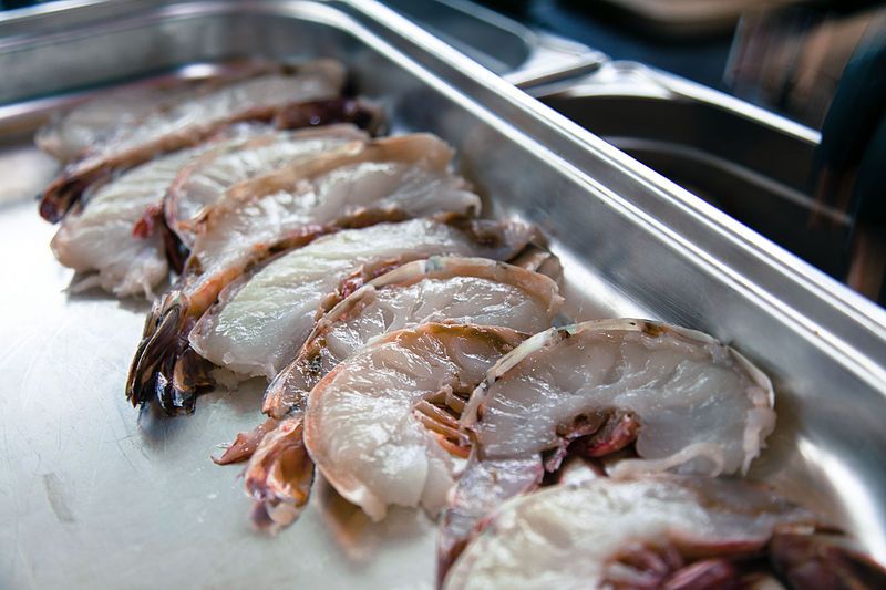 File:Split raw shrimp.jpg