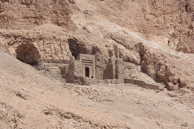 File:Tomb-of-Senenmut.jpg