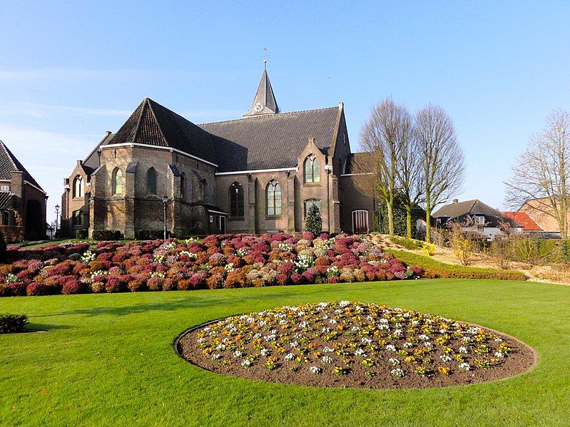 File:Tufstenen Sint-Crispijnkerk IJsselmuiden.jpg