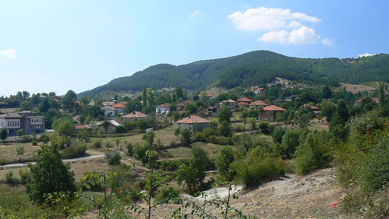 File:Village-Karamfil-Bulgaria.JPG