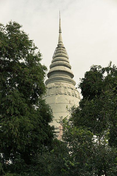 File:Wat Phnom.jpg