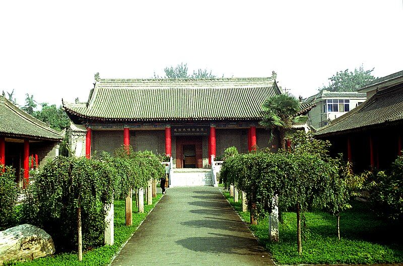 File:咸阳马俑展览馆.JPG