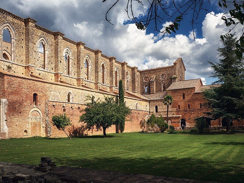 File:Abbazia San Galgano.jpg