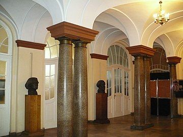 Vaulted ceiling corridor