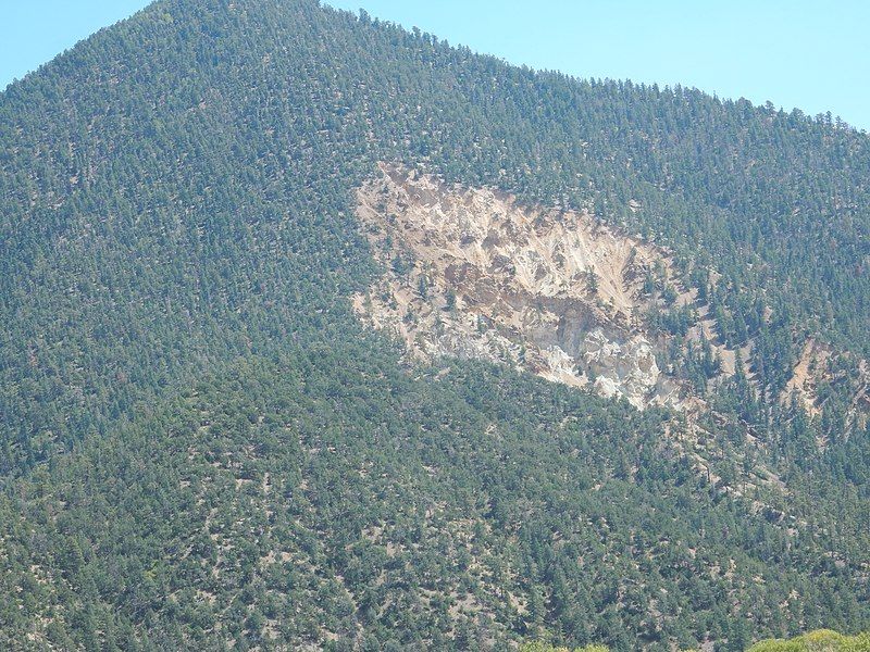 File:Amalia intracaldera tuff.jpg