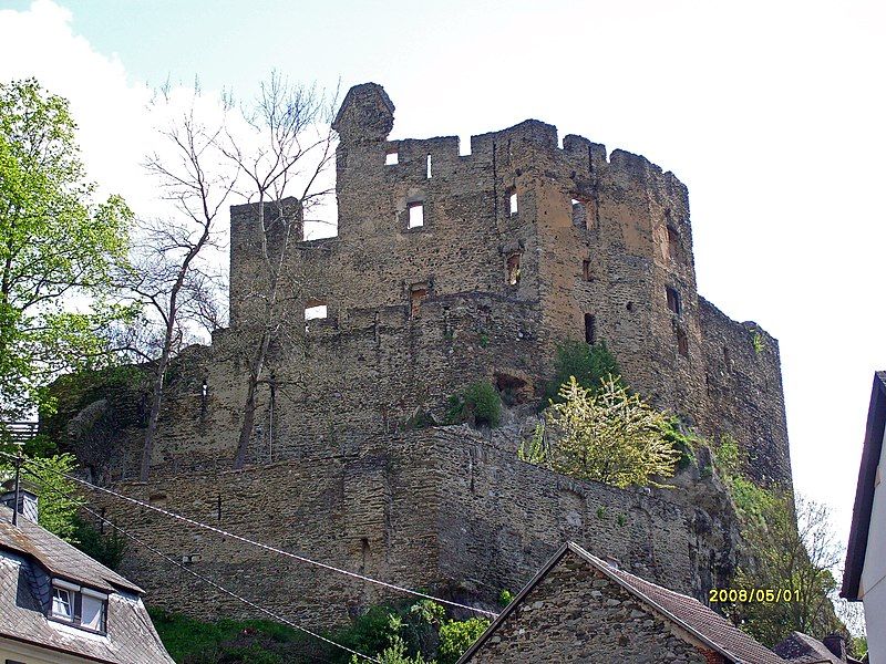 File:Balduinstein - Burg.JPG