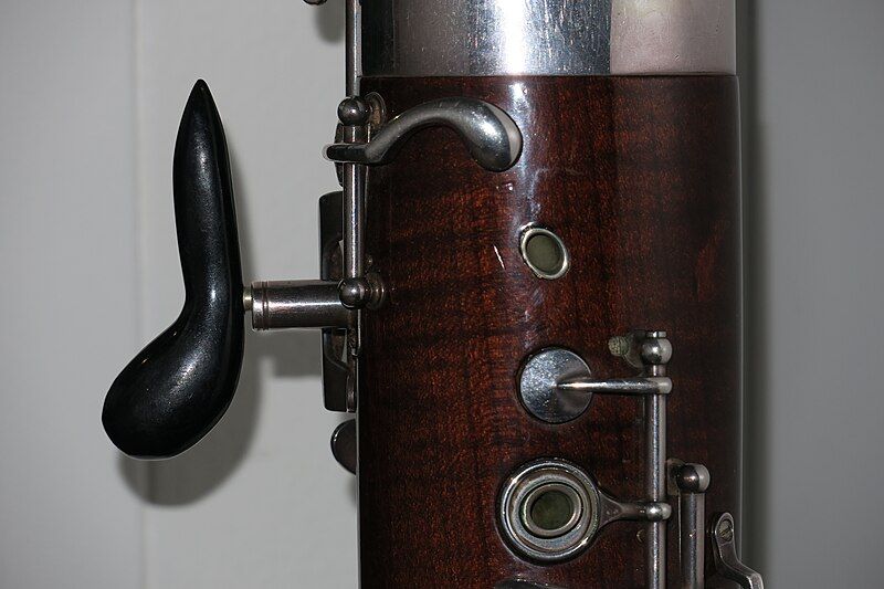 File:Bassoon handrest front.jpg