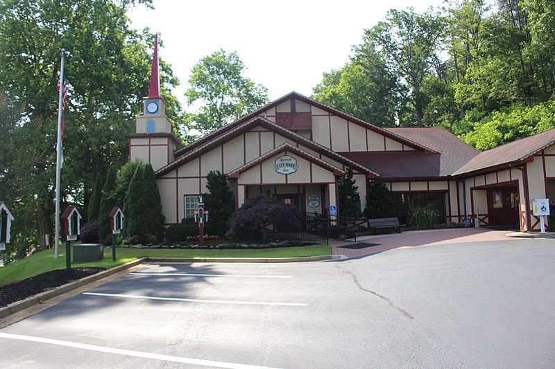 File:City Hall, Helen.jpg