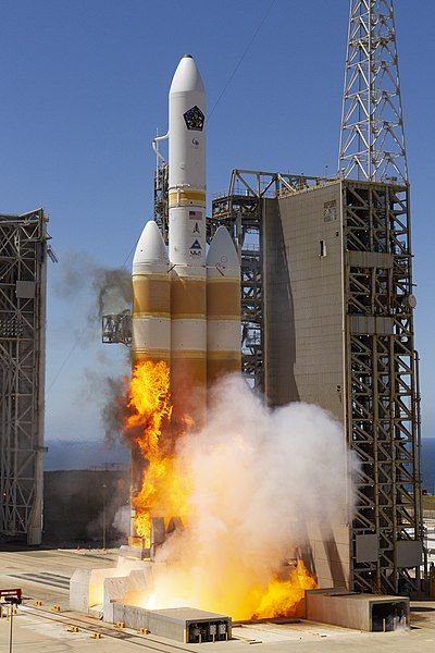 File:DeltaIVHeavy NROL82 launch.jpg