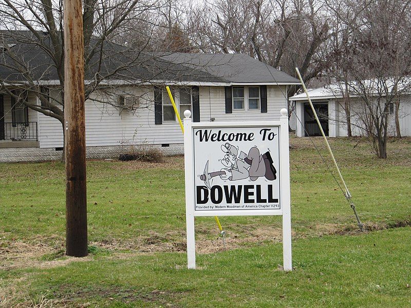 File:Dowell, IL.JPG