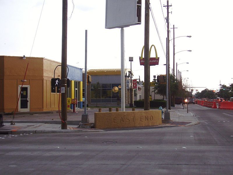 File:EastEndHoustonTX.JPG