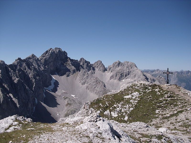 File:Gipfelkreuz Hinterer Tajakopf.jpeg