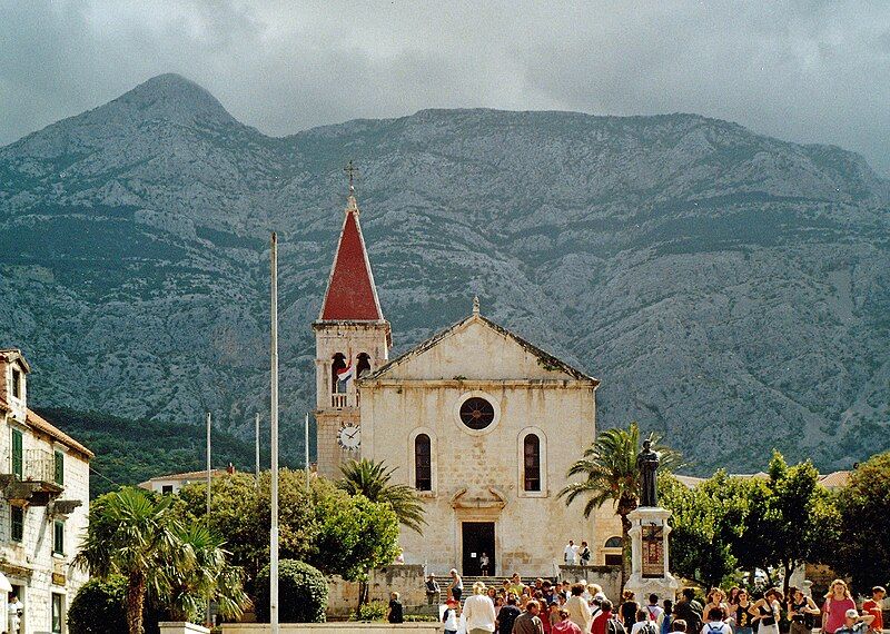 File:HR-Makarska-Kirche.jpg